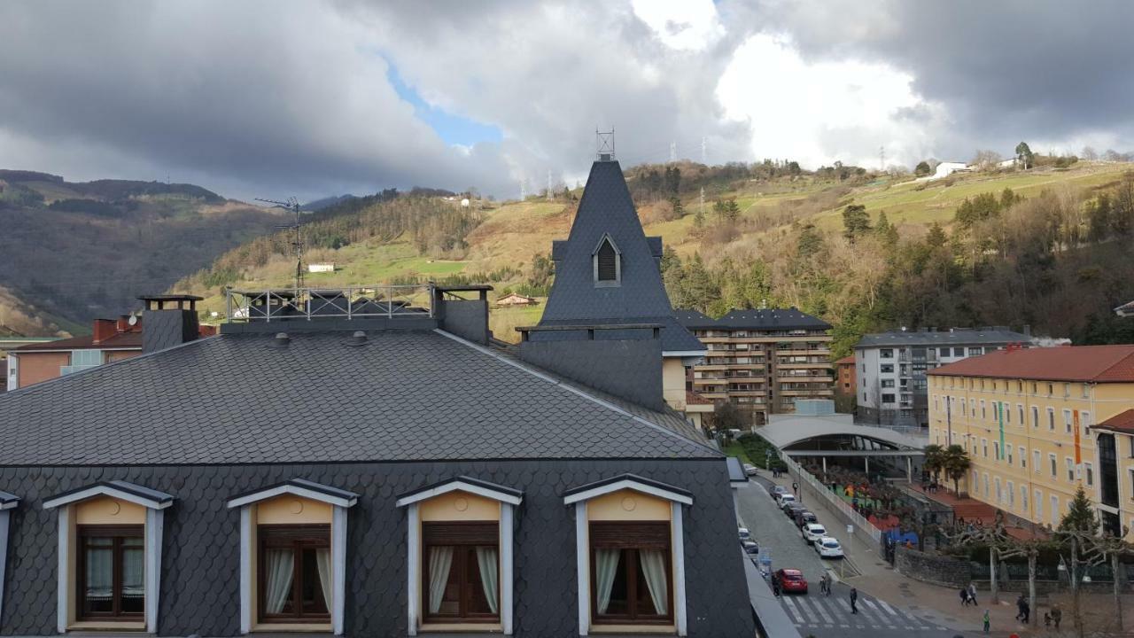 Hotel Oria Tolosa  Buitenkant foto